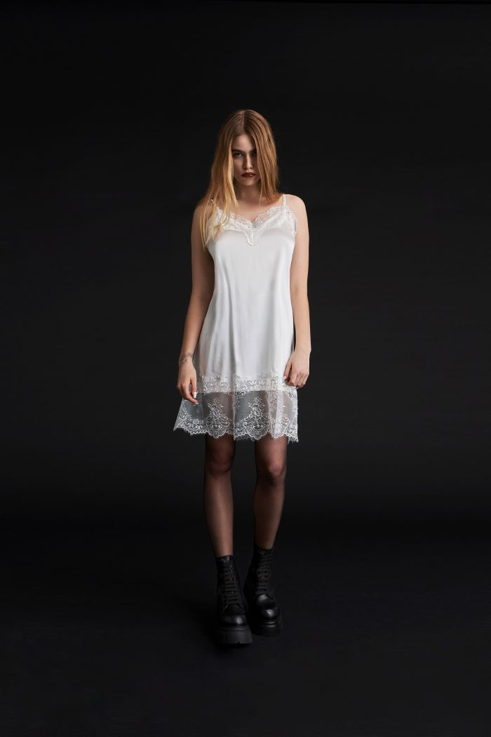 ROOM-DRESS BONNY